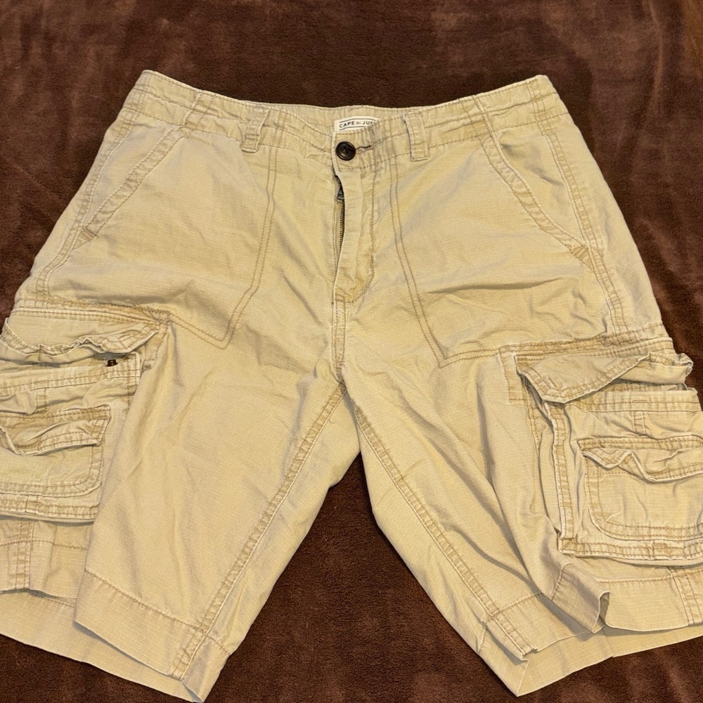 D Cape Juby size 33 cargo shorts missing back button